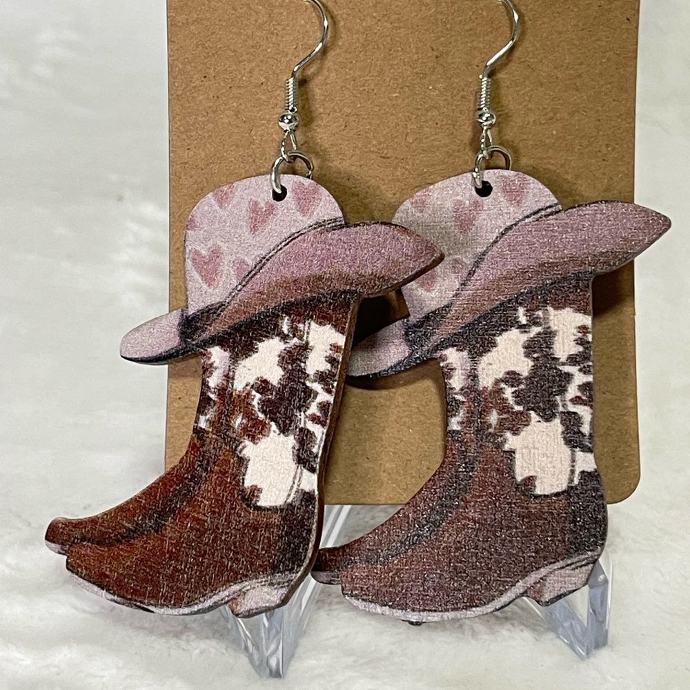 Cute western boot/hat wooden earrings.